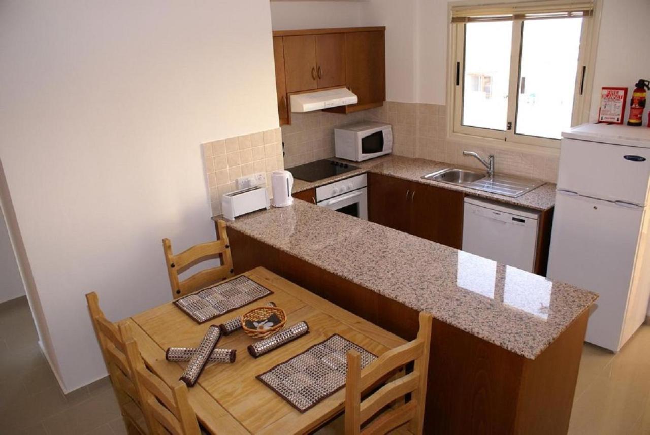 Pleasantly Furnished Apartment B201 With Large Terrace, Wi-Fi & Android Tv Peyia Dış mekan fotoğraf